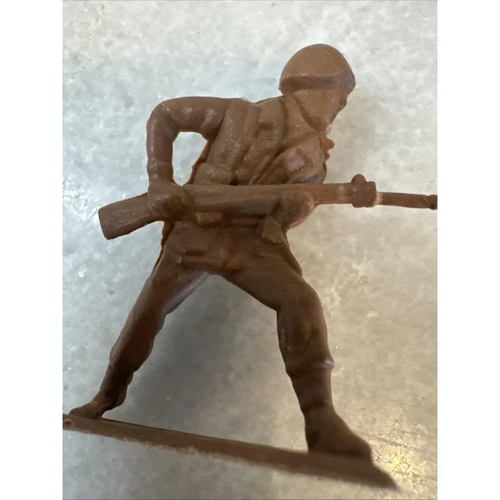 Vintage Lot Of 4 Toy Soldiers Brown‎